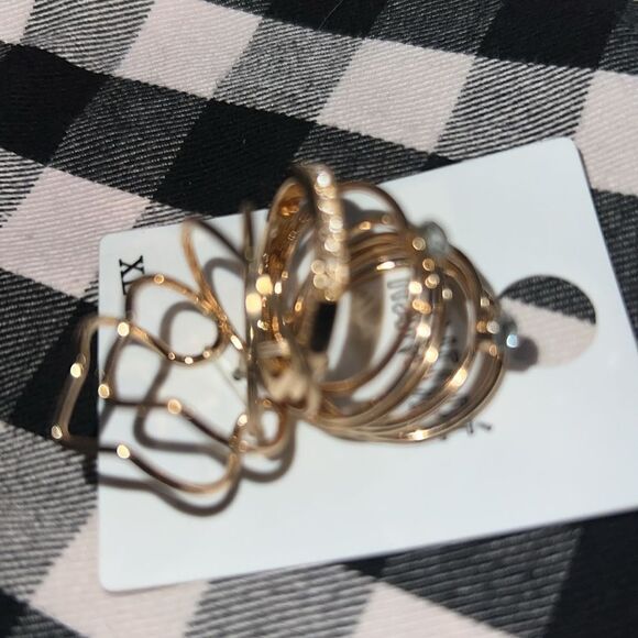 Two sets of stackable goldtone rings size 9 - Picture 6 of 8